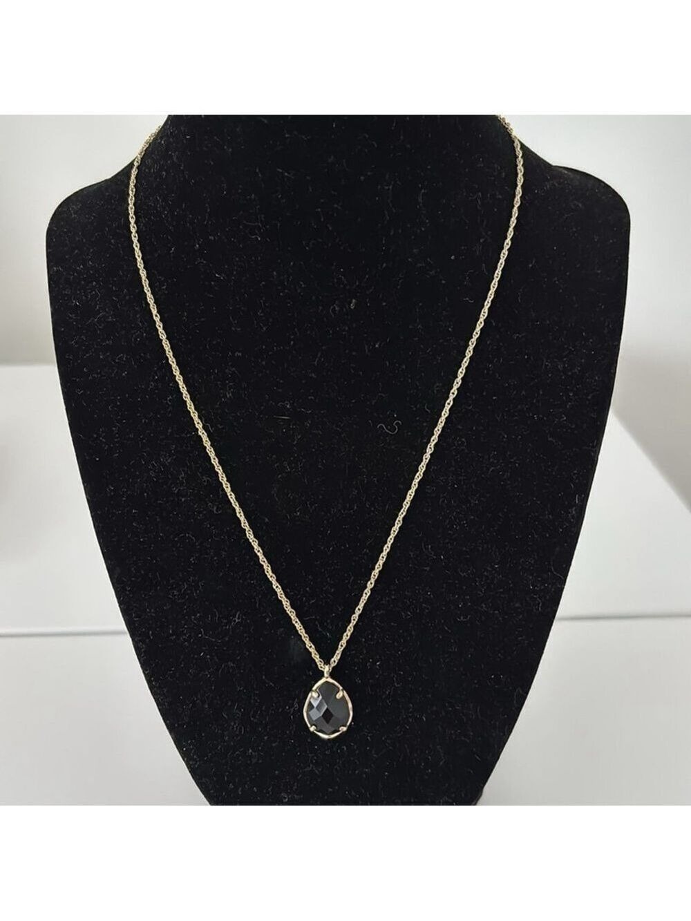 KENDRA SCOTT Kiri black faceted tear drop pendant necklace gold tone chain 18” - Picture 9 of 11